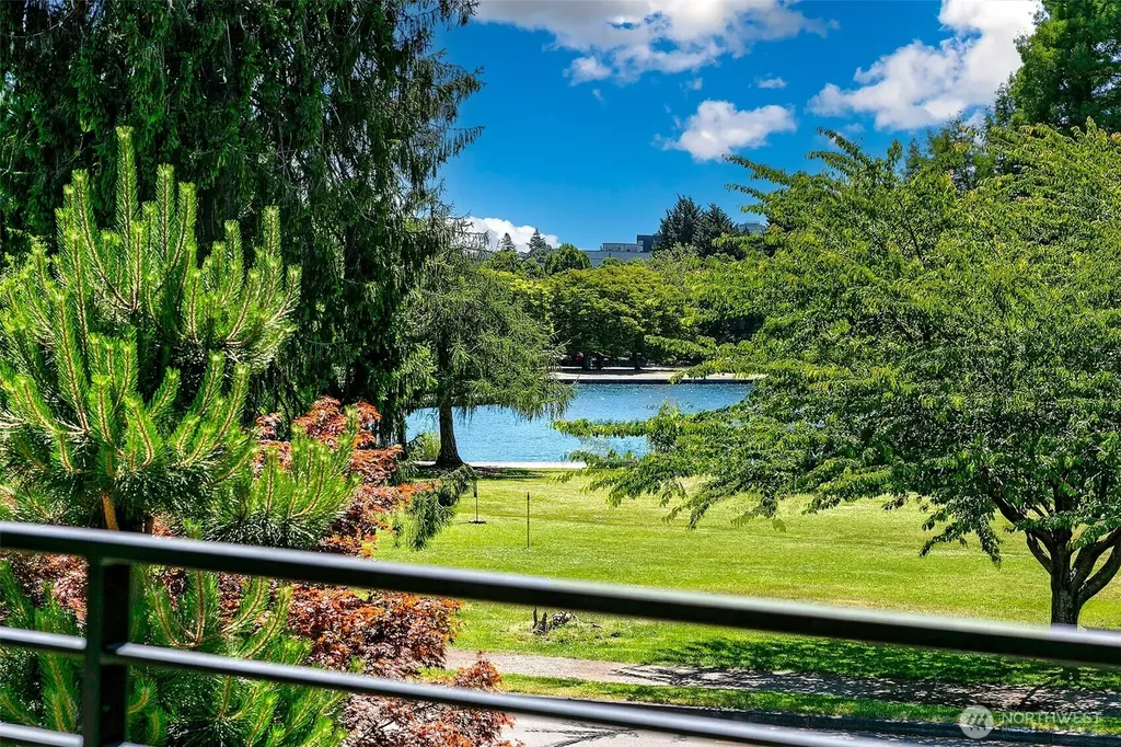 7516 E Green Lake Drive N Seattle WA 98103