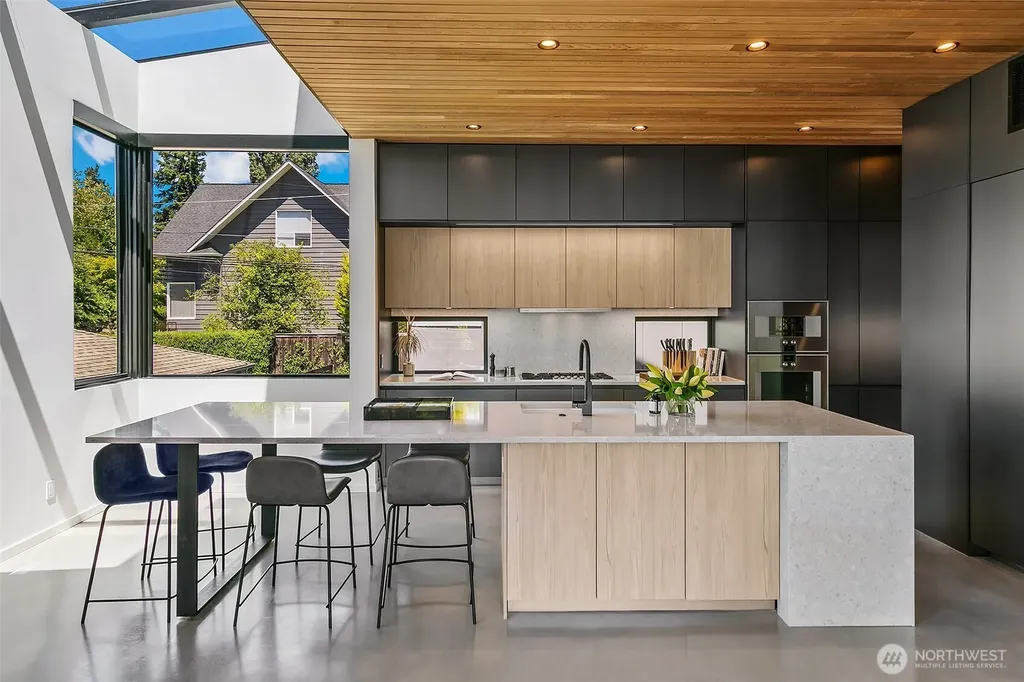 7516 E Green Lake Drive N Seattle WA 98103