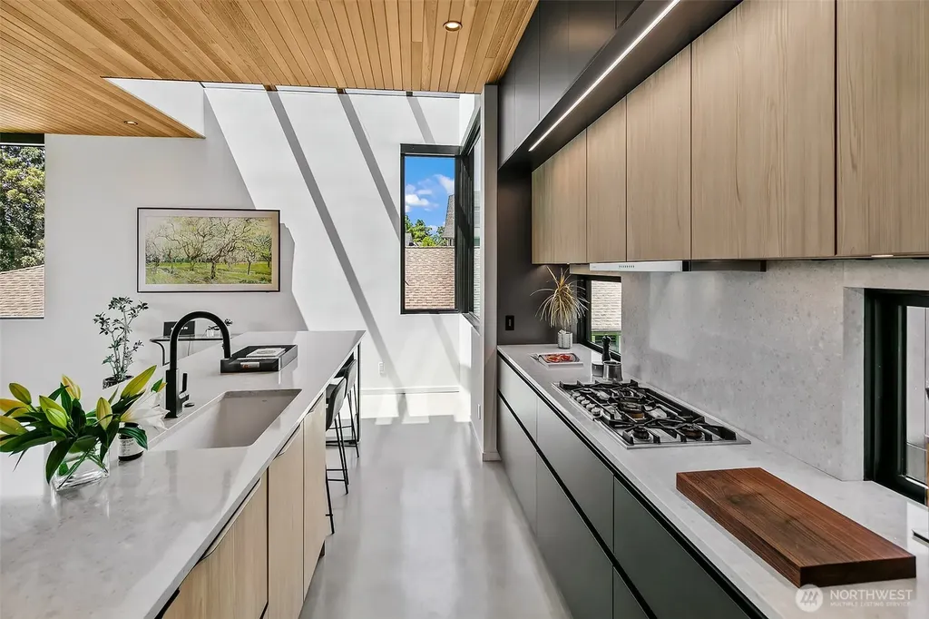7516 E Green Lake Drive N Seattle WA 98103