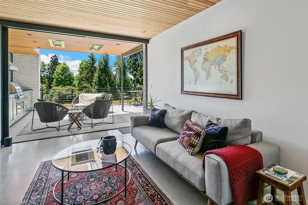 7516 E Green Lake Drive N Seattle WA 98103