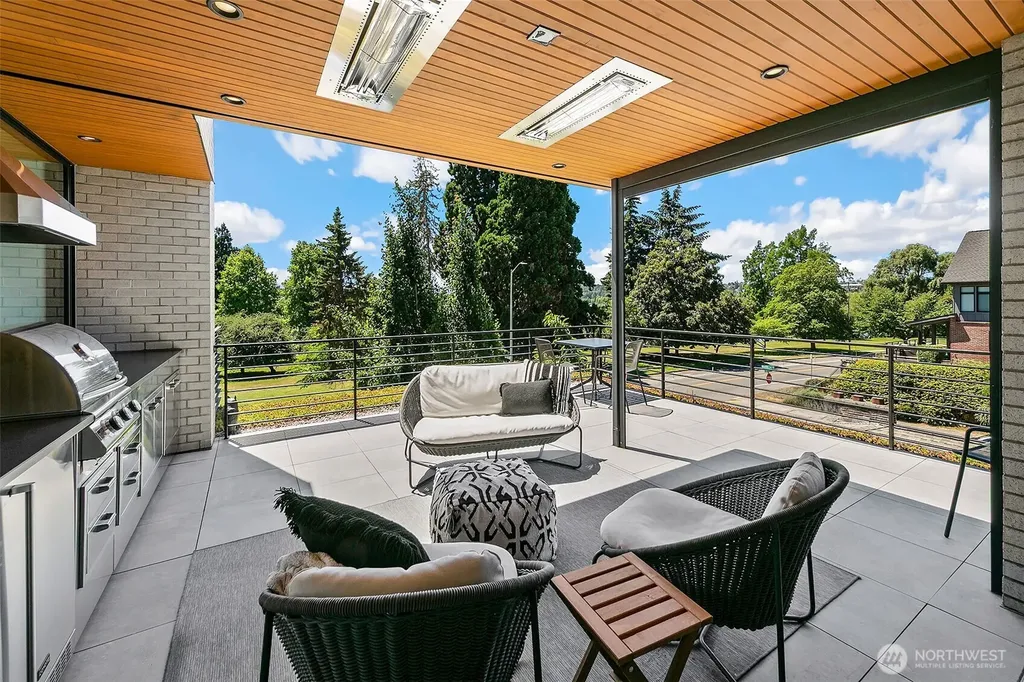 7516 E Green Lake Drive N Seattle WA 98103