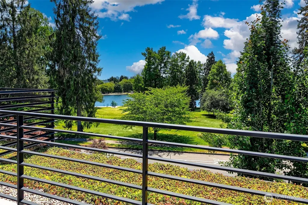 7516 E Green Lake Drive N Seattle WA 98103