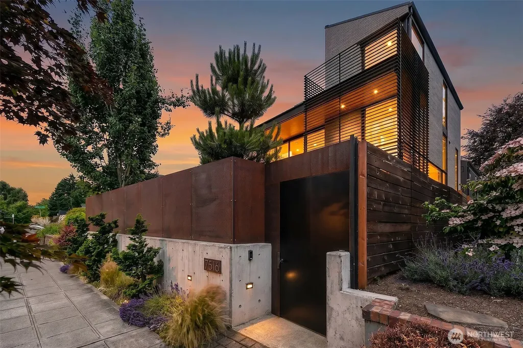 7516 E Green Lake Drive N Seattle WA 98103