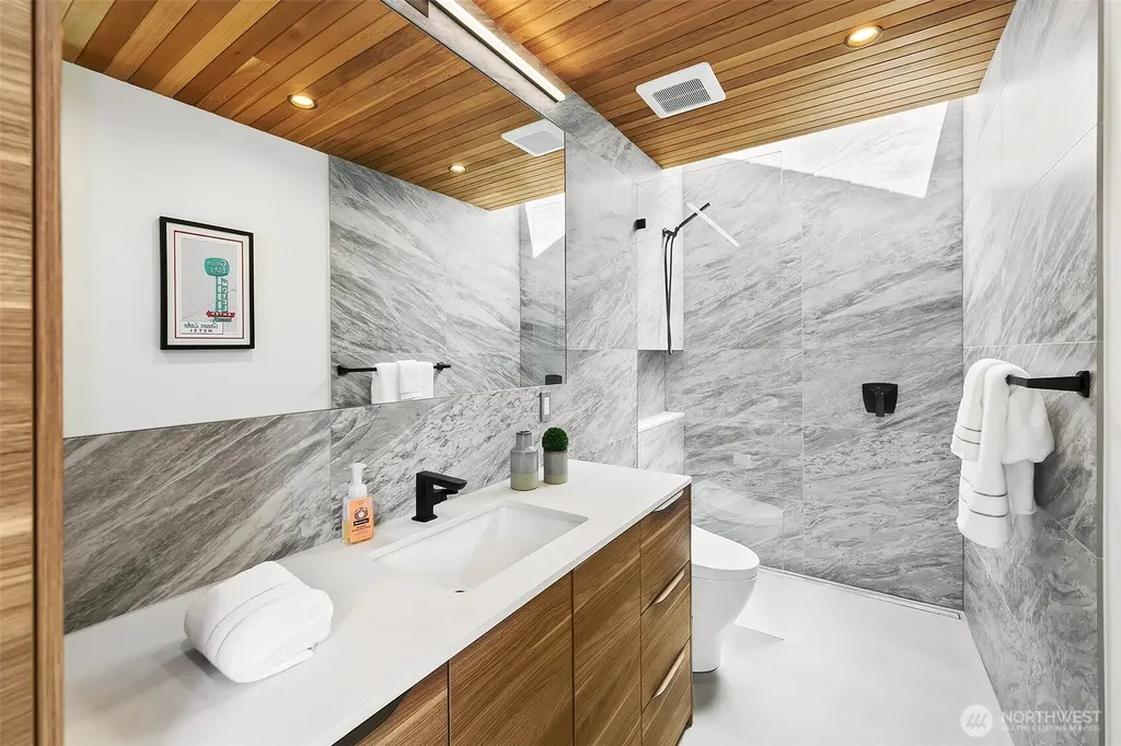 7516 E Green Lake Drive N Seattle WA 98103