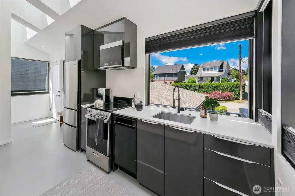 7516 E Green Lake Drive N Seattle WA 98103