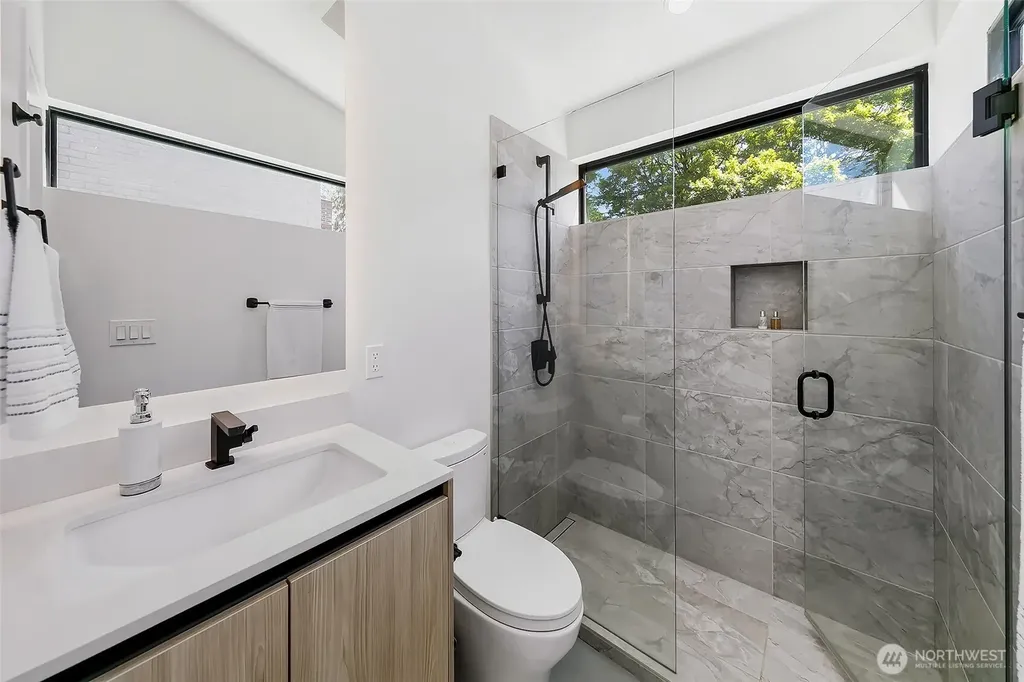 7516 E Green Lake Drive N Seattle WA 98103