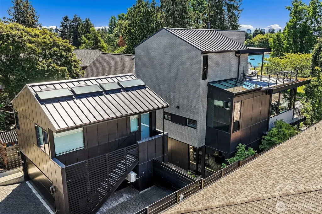7516 E Green Lake Drive N Seattle WA 98103