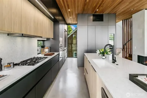 7516 E Green Lake Drive N Seattle WA 98103