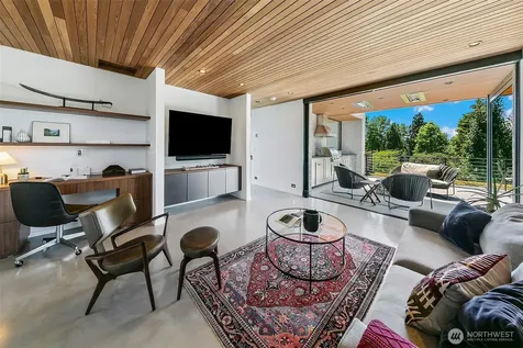 7516 E Green Lake Drive N Seattle WA 98103