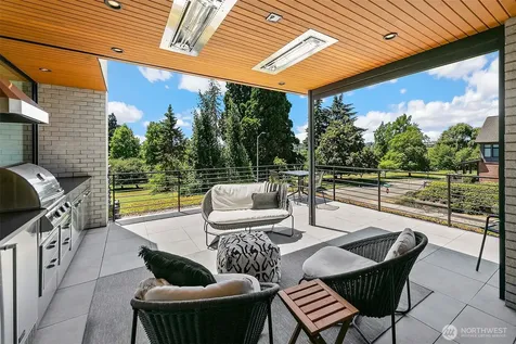 7516 E Green Lake Drive N Seattle WA 98103