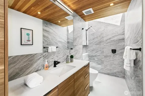 7516 E Green Lake Drive N Seattle WA 98103