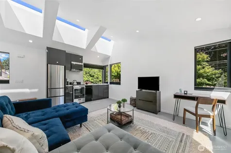 7516 E Green Lake Drive N Seattle WA 98103