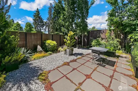 7516 E Green Lake Drive N Seattle WA 98103
