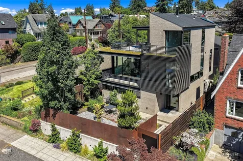7516 E Green Lake Drive N Seattle WA 98103