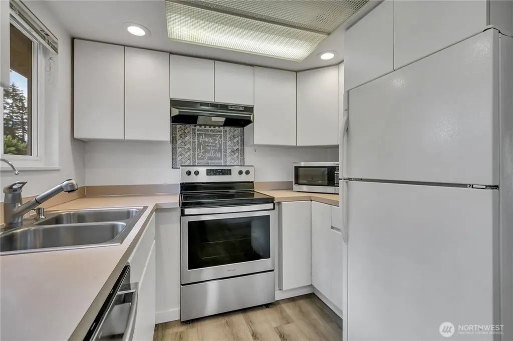 16200 Avondale Rd NE Woodinville WA 98077