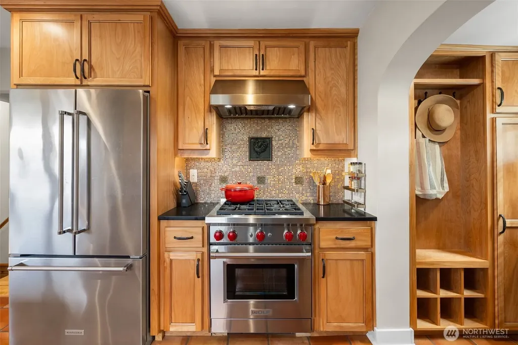 18897 4th Avenue NE Poulsbo WA 98370