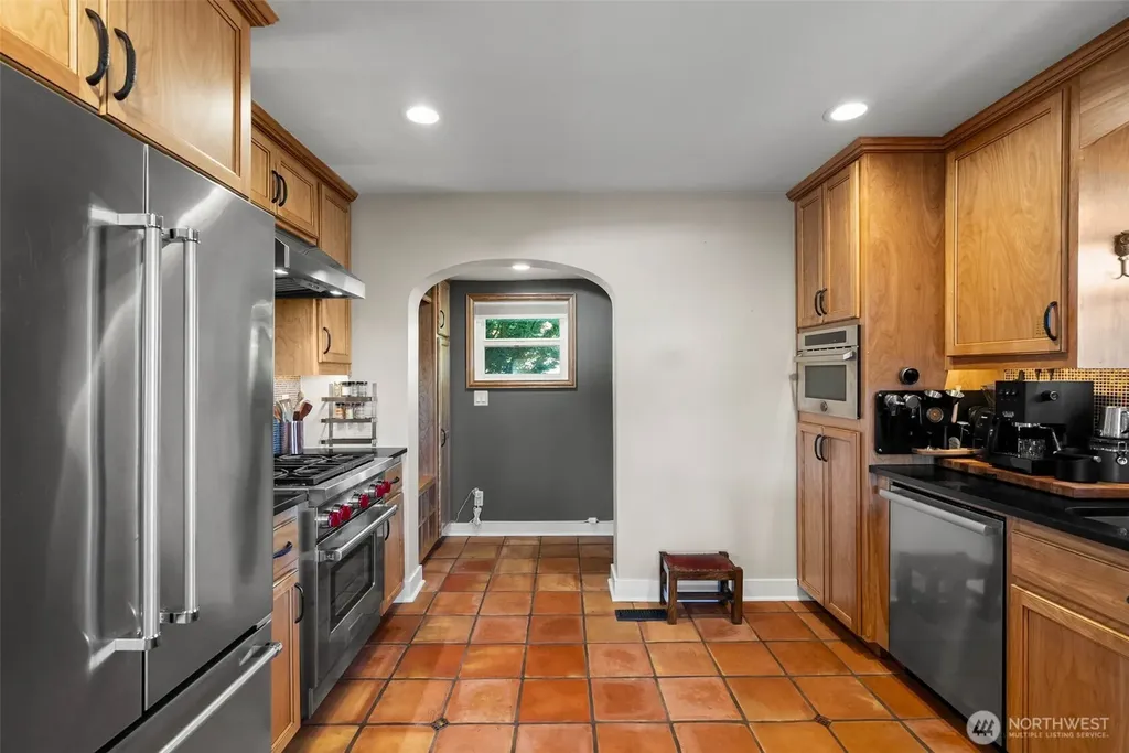 18897 4th Avenue NE Poulsbo WA 98370