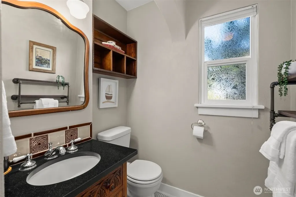 18897 4th Avenue NE Poulsbo WA 98370