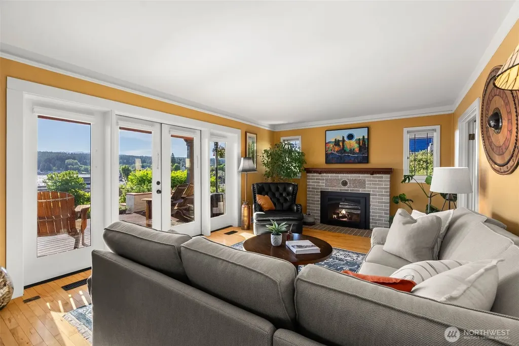 18897 4th Avenue NE Poulsbo WA 98370