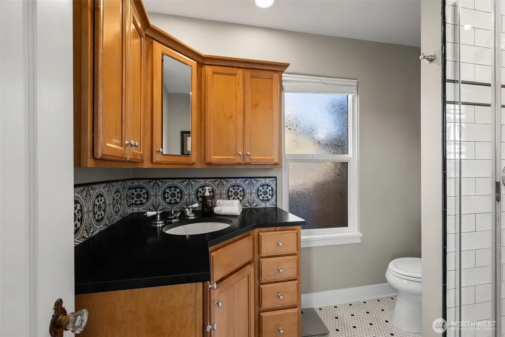 18897 4th Avenue NE Poulsbo WA 98370