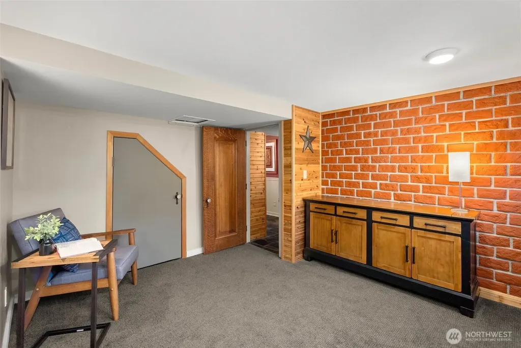 18897 4th Avenue NE Poulsbo WA 98370