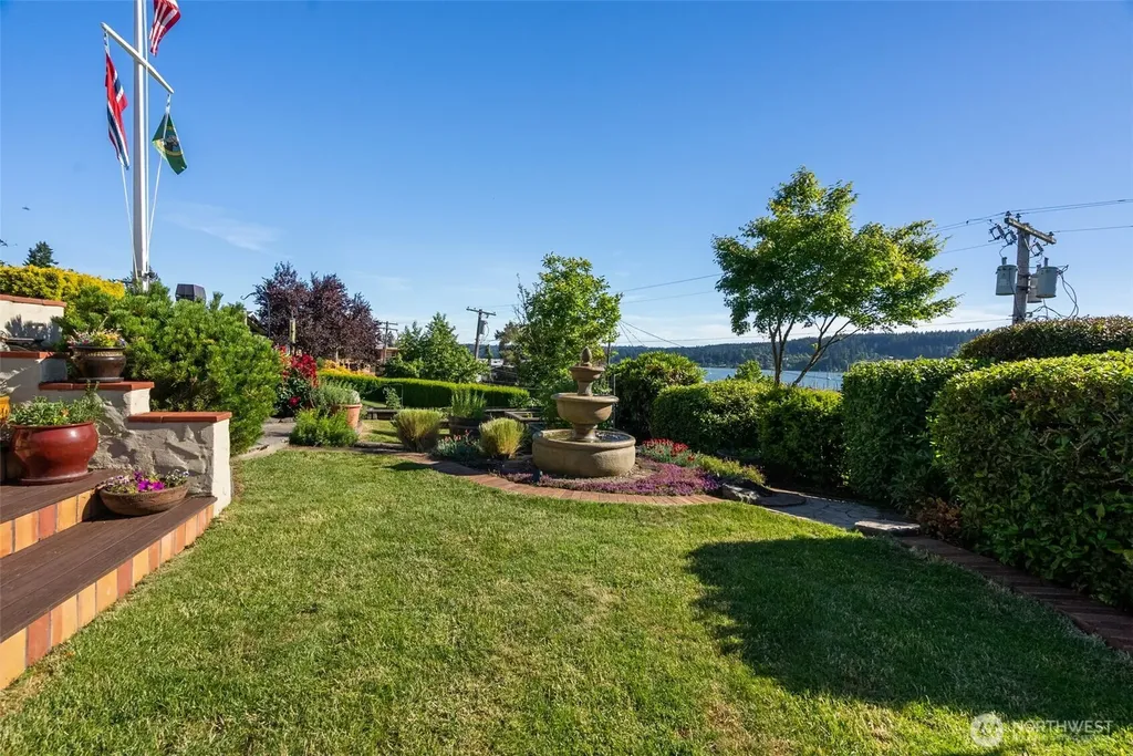 18897 4th Avenue NE Poulsbo WA 98370