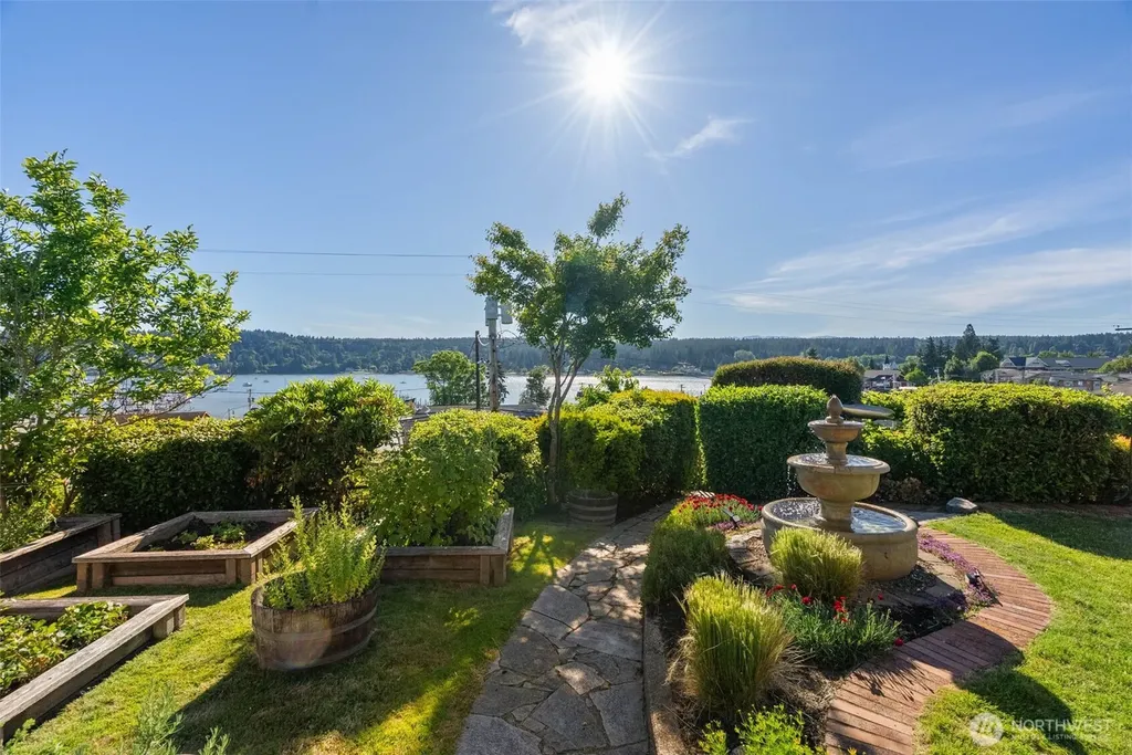 18897 4th Avenue NE Poulsbo WA 98370