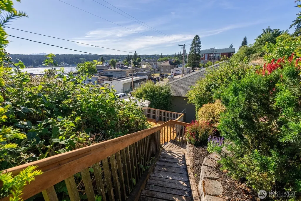 18897 4th Avenue NE Poulsbo WA 98370