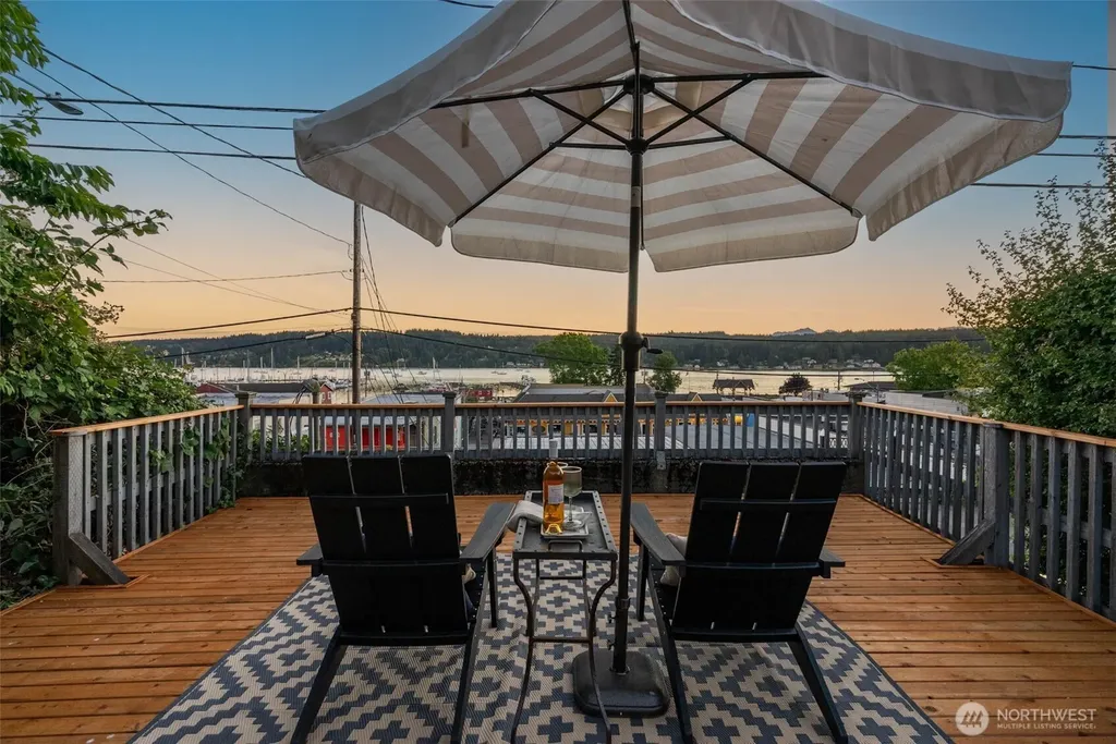 18897 4th Avenue NE Poulsbo WA 98370