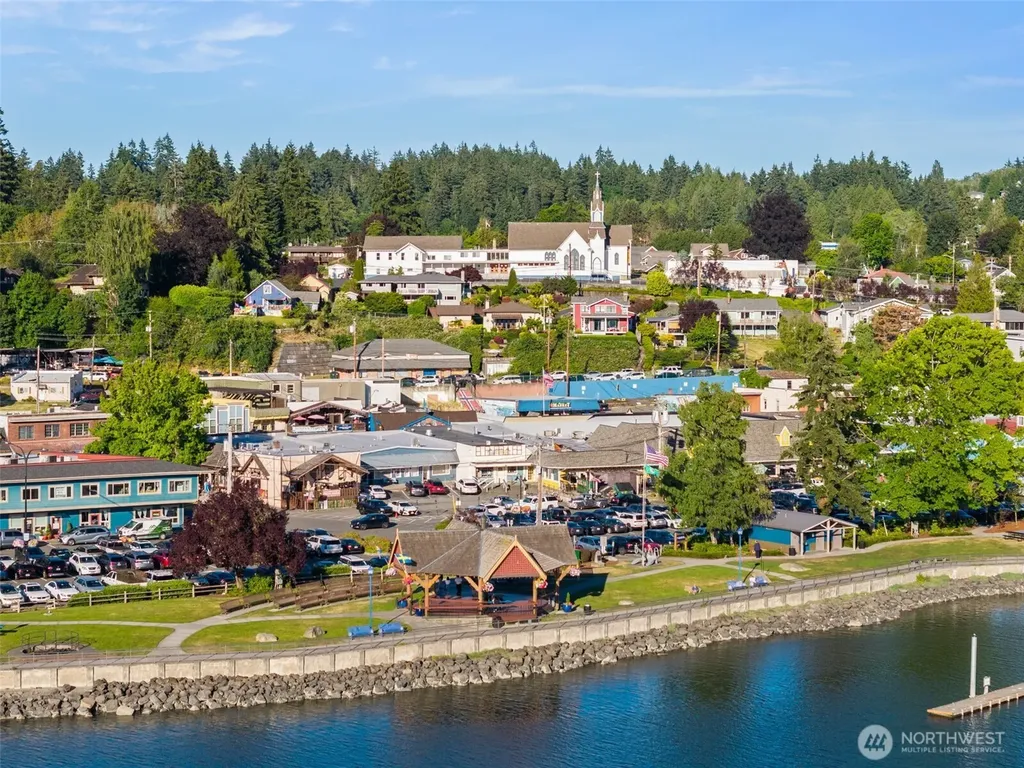 18897 4th Avenue NE Poulsbo WA 98370