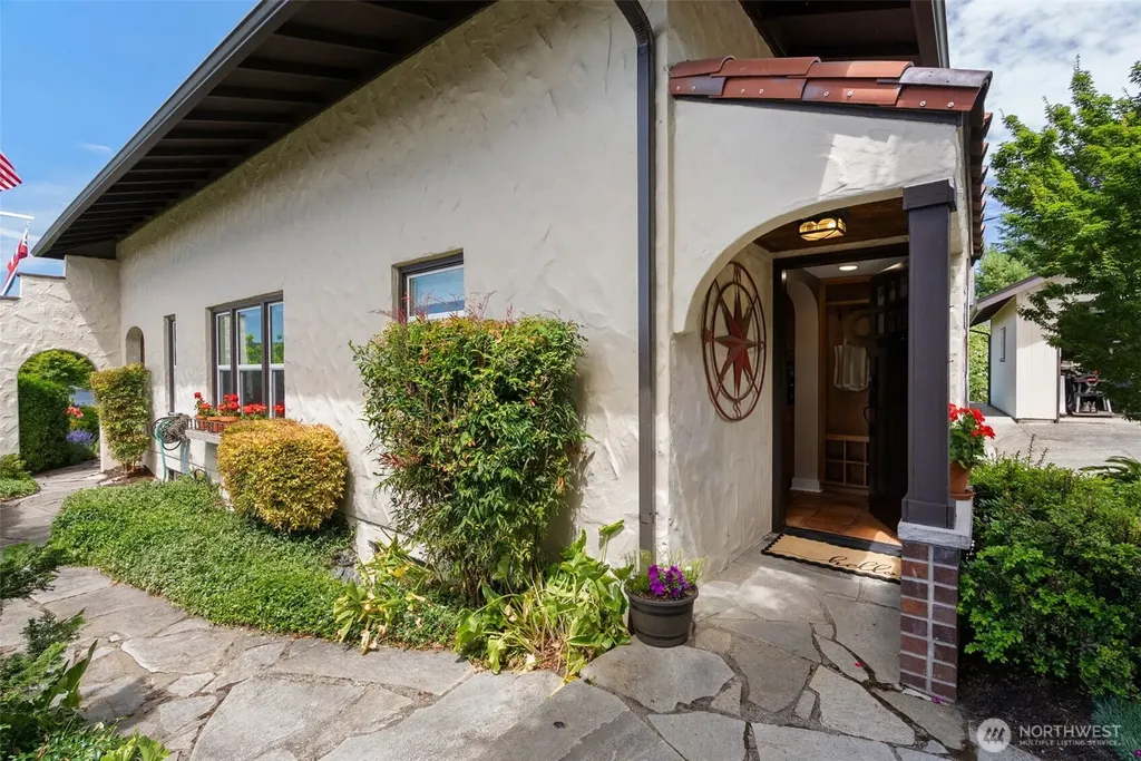 18897 4th Avenue NE Poulsbo WA 98370