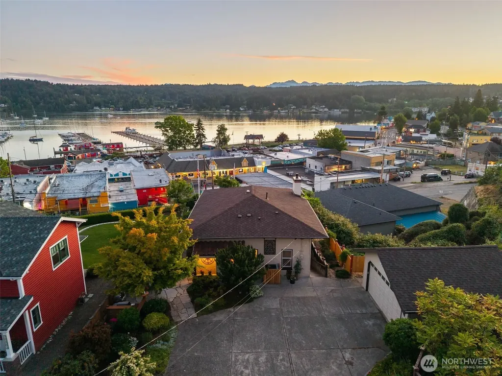 18897 4th Avenue NE Poulsbo WA 98370