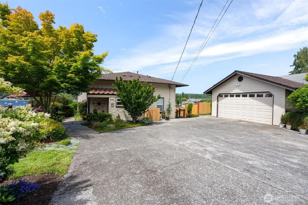 18897 4th Avenue NE Poulsbo WA 98370
