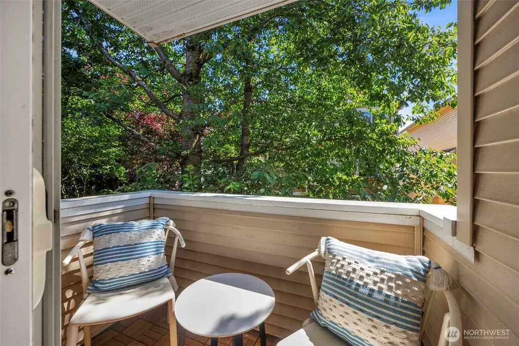 8548 Midvale Avenue N Seattle WA 98103
