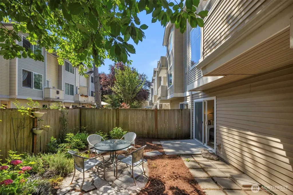 8548 Midvale Avenue N Seattle WA 98103