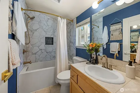 8548 Midvale Avenue N Seattle WA 98103
