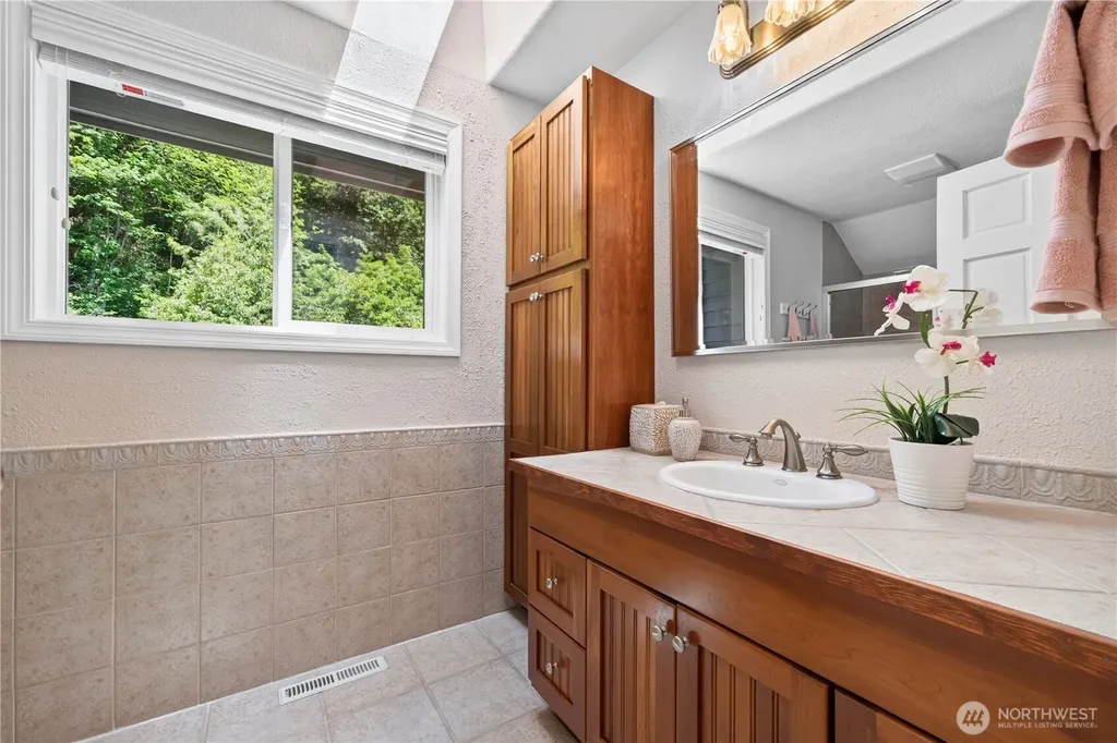 15201 162nd Avenue SE Renton WA 98058