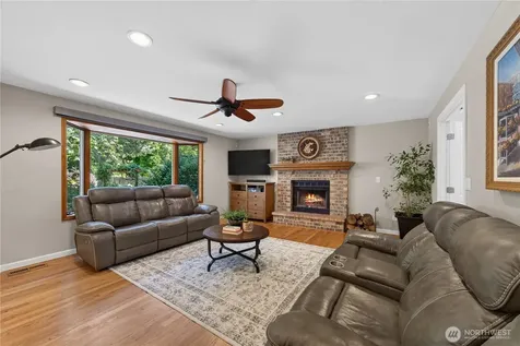 15201 162nd Avenue SE Renton WA 98058