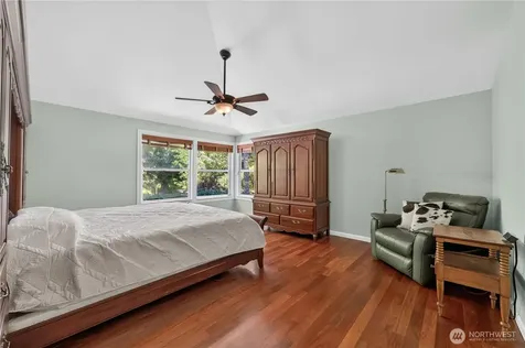 15201 162nd Avenue SE Renton WA 98058