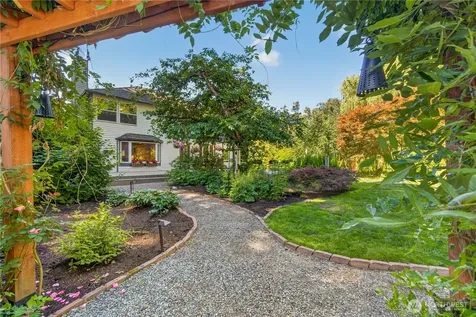15201 162nd Avenue SE Renton WA 98058