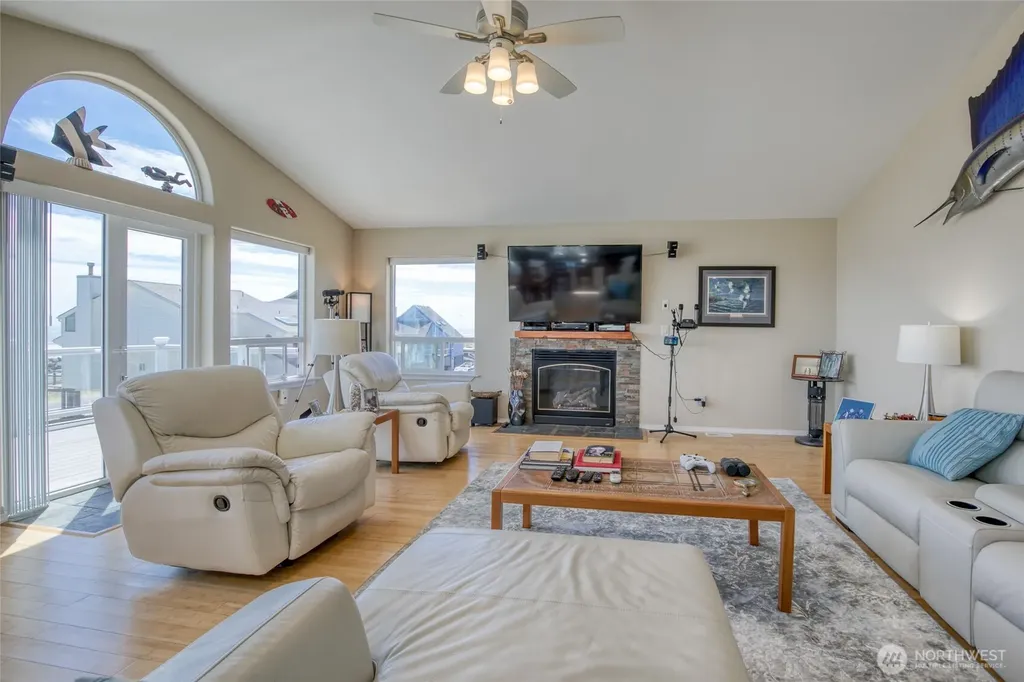 1477 Ocean Crest Avenue Ocean Shores WA 98569