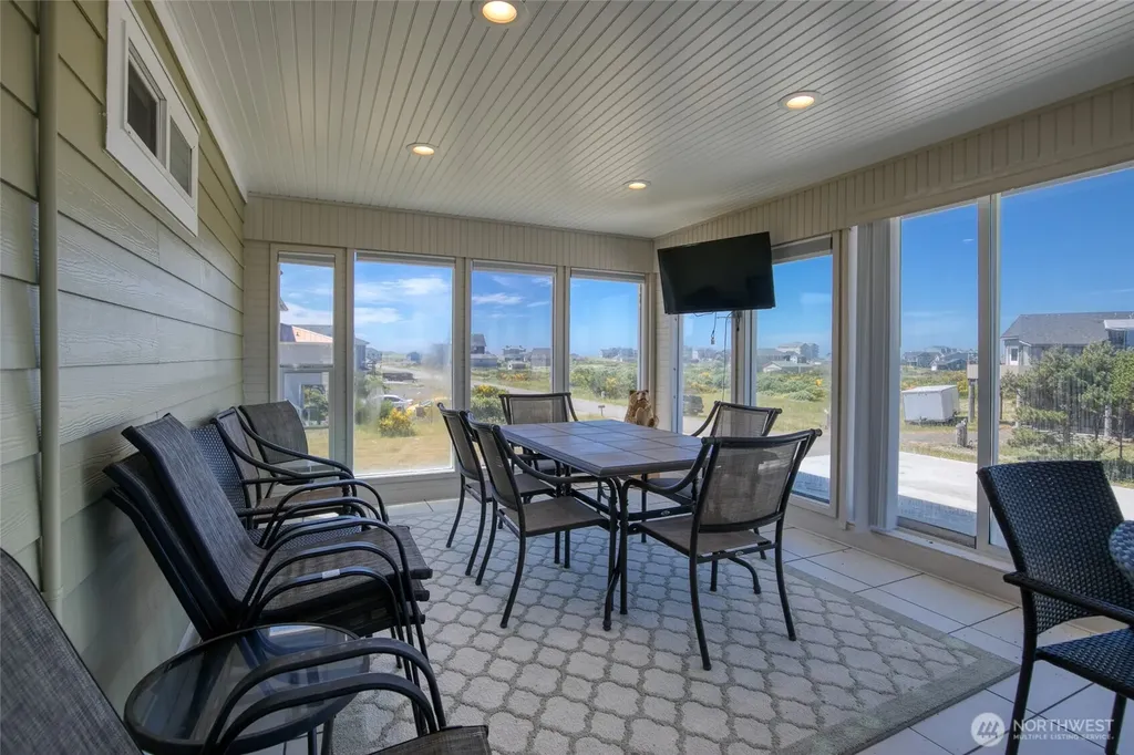 1477 Ocean Crest Avenue Ocean Shores WA 98569