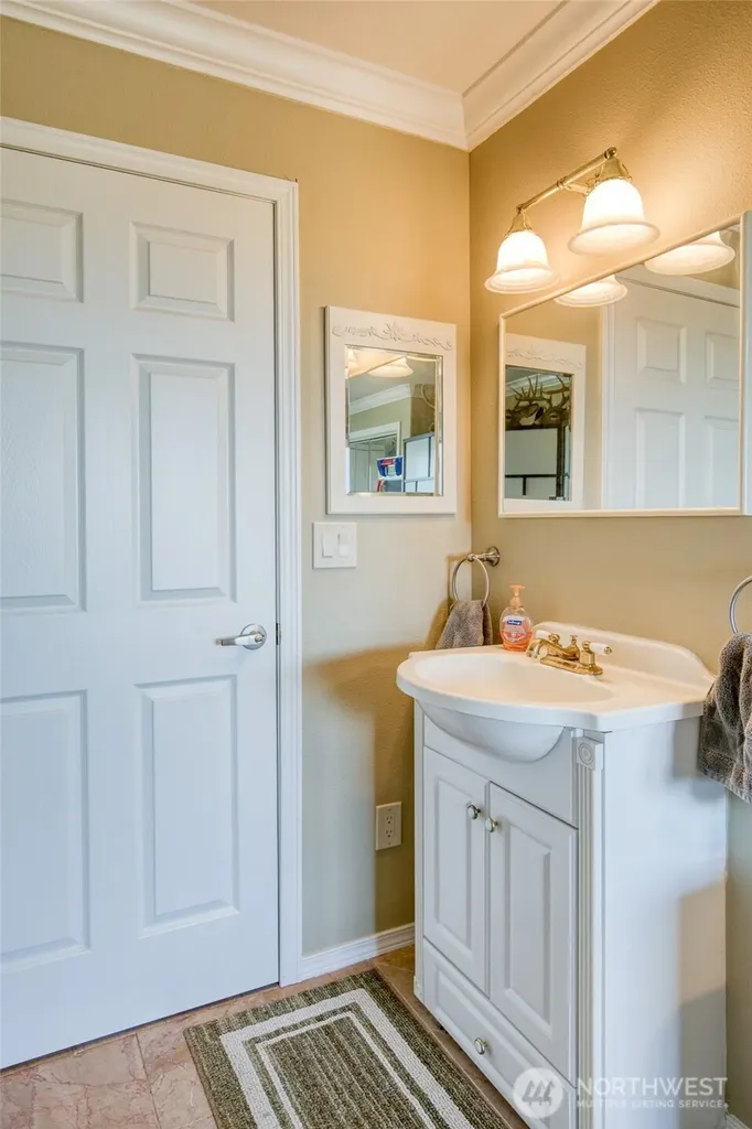 1477 Ocean Crest Avenue Ocean Shores WA 98569