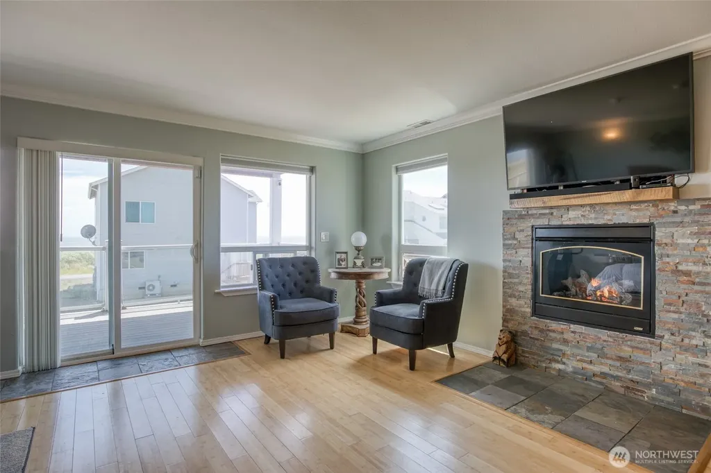 1477 Ocean Crest Avenue Ocean Shores WA 98569