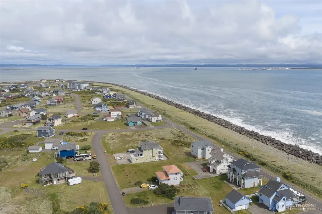 1477 Ocean Crest Avenue Ocean Shores WA 98569