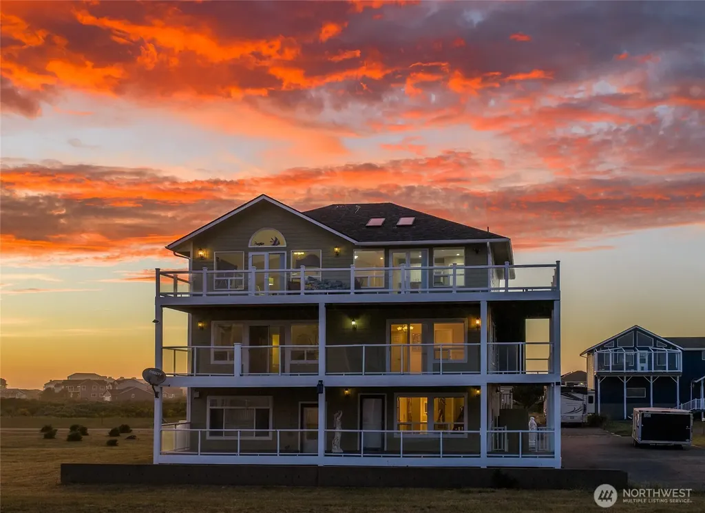 1477 Ocean Crest Avenue Ocean Shores WA 98569