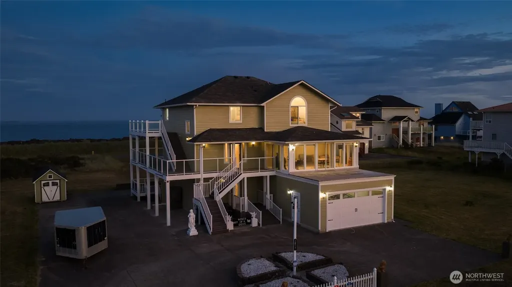 1477 Ocean Crest Avenue Ocean Shores WA 98569