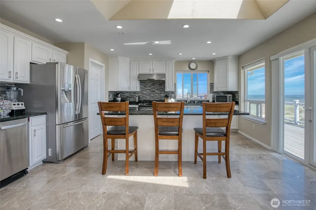 1477 Ocean Crest Avenue Ocean Shores WA 98569