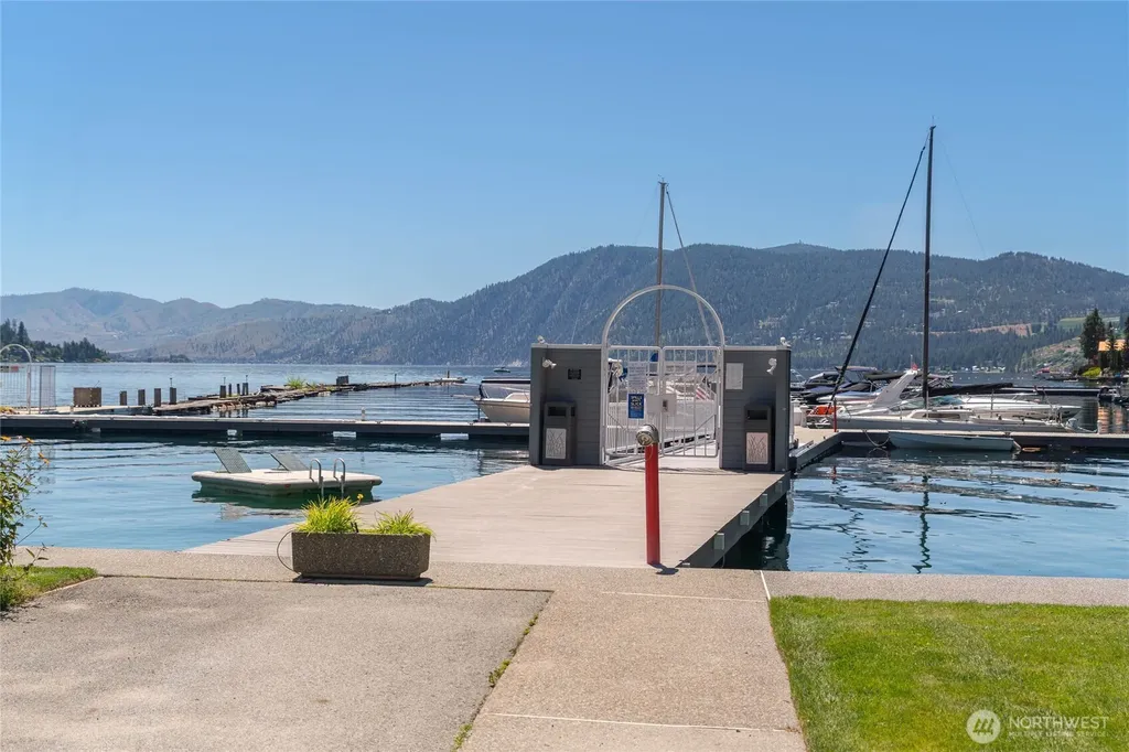 11155 S Lakeshore Road Chelan WA 98816