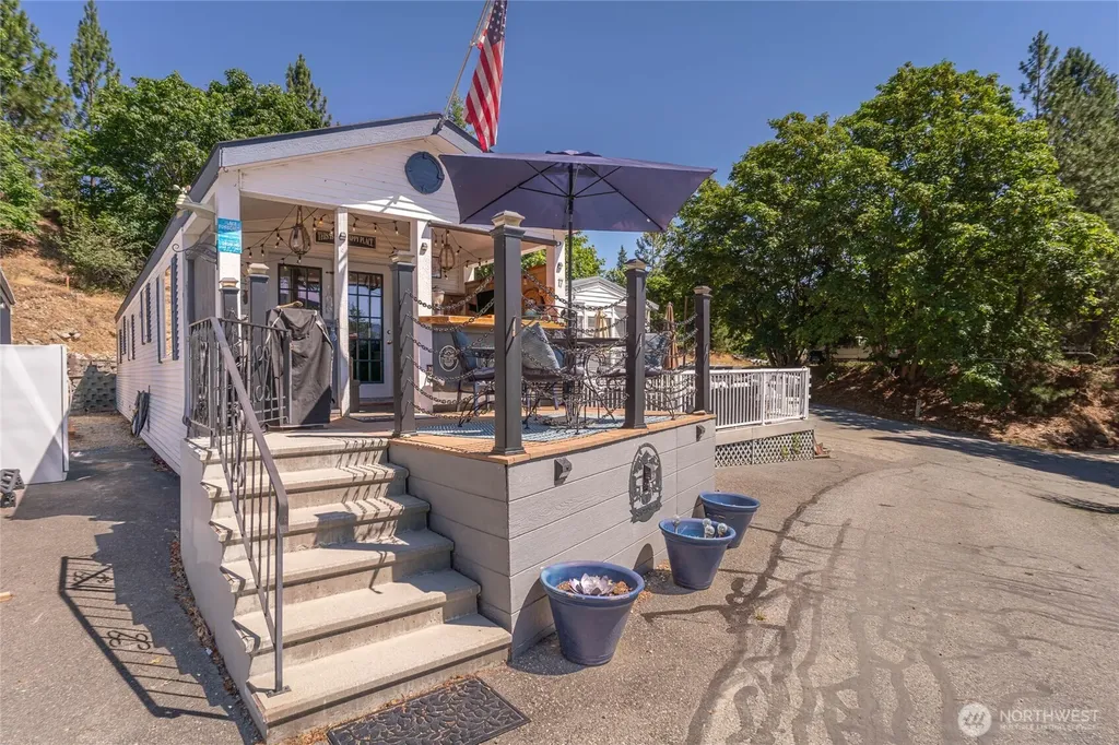 11155 S Lakeshore Road Chelan WA 98816